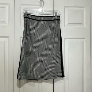 🖤 White House Black Market Black and White A-Line Skirt Lined - 2